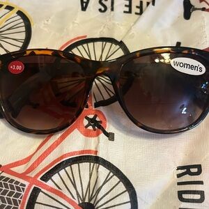 READERS NWT 3.0Tortoise Cat-Eye Sunglasses *